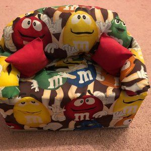 M&M Tissue holder